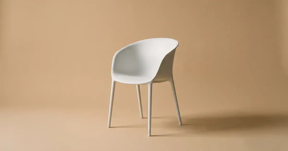 Silla moderna minimalista, bodegón editorial — aprender a vivir solo con criterio — unente